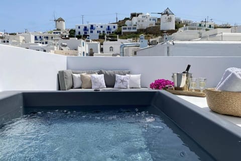 Day, Hot Tub, Balcony/Terrace, City view, sunbed, towels