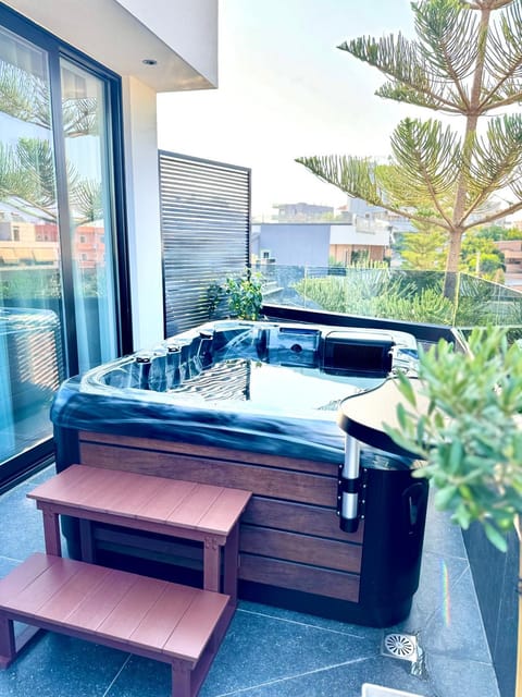 Patio, Day, Natural landscape, Dining area