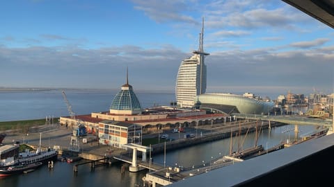 Nearby landmark, Activities, City view, River view, Sea view
