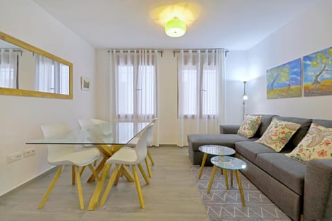 Communal lounge/ TV room, Living room, Dining area