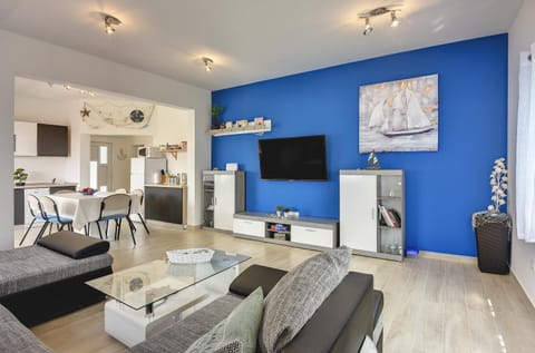 Communal lounge/ TV room, TV and multimedia, Living room, Seating area