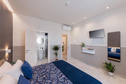 Bathroom, TV and multimedia