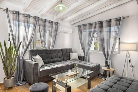 Dennis City Center Elegant Apartment 2 Apartment in Zakynthos