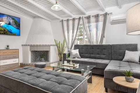 Dennis City Center Elegant Apartment 2 Apartment in Zakynthos