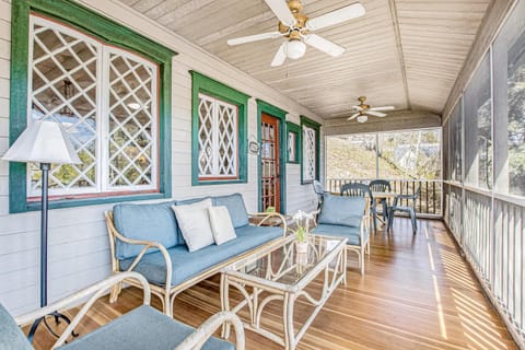 Anna's Cottage House in Saugatuck