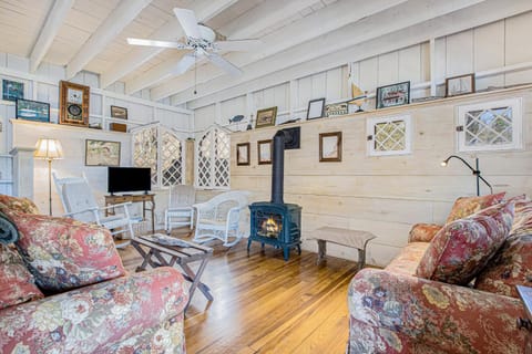 Anna's Cottage House in Saugatuck