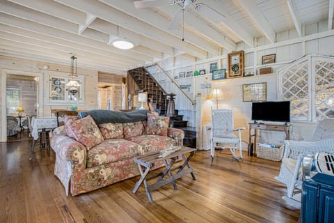 Anna's Cottage House in Saugatuck