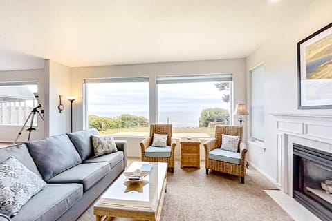 Hidden Drive House in Lincoln City