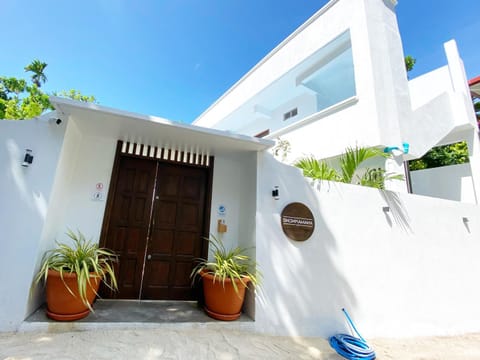Property building, Facade/entrance