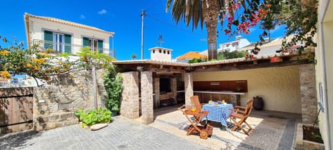 Property building, Seating area, Dining area, Area and facilities