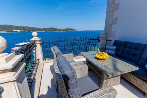 Seafront Apartment For4 Apartment in Vis