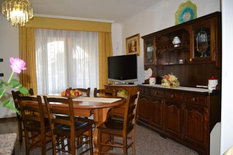 Communal lounge/ TV room, Living room, Lobby or reception