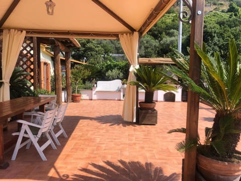 Property building, Patio, BBQ facilities, Garden, Balcony/Terrace