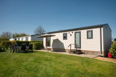 Property building, Spring, Day, Garden