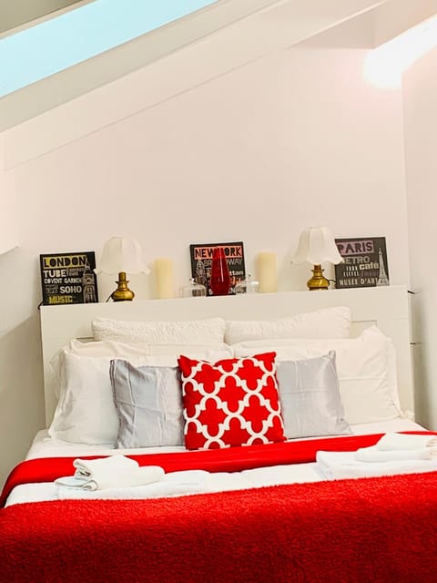 Bed, Photo of the whole room, Bedroom