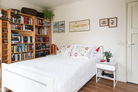Property building, Bed, Bedroom