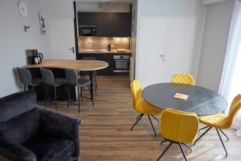 Kitchen or kitchenette, Living room, kitchen, kitchen