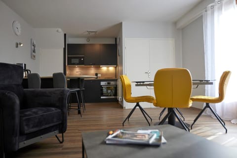 Kitchen or kitchenette, Living room, kitchen, kitchen