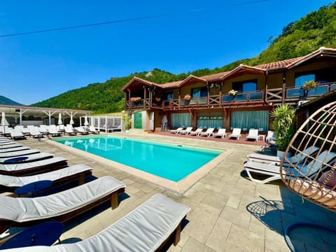Day, Natural landscape, Mountain view, Pool view, Swimming pool, sunbed