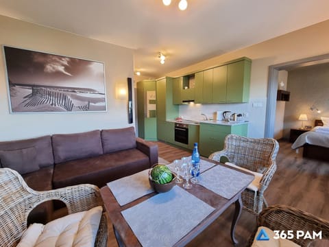 Bed, Kitchen or kitchenette, Living room, Photo of the whole room, Seating area, Dining area, Bedroom