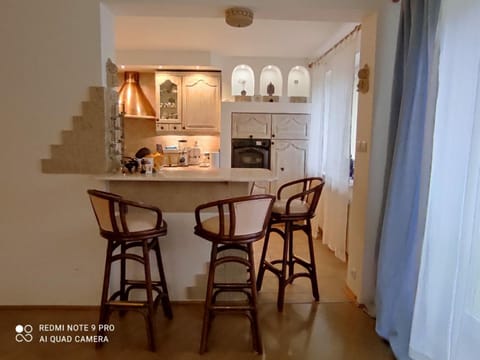 Kitchen or kitchenette, Lounge or bar
