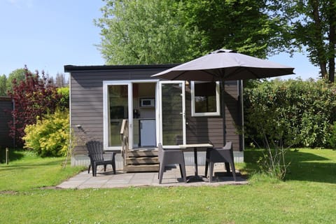 Property building, Patio, Day, Garden