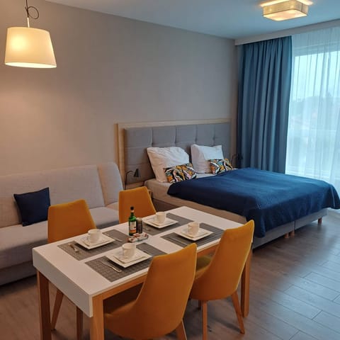 Bed, Photo of the whole room, Dining area, Bedroom