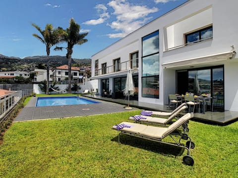 Property building, Garden, Swimming pool