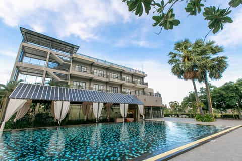 Property building, Pool view