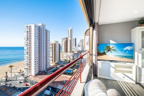 Day, Natural landscape, TV and multimedia, View (from property/room), Living room, Beach, City view, Sea view