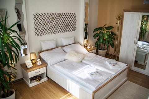 Bed, Photo of the whole room, Bedroom, Guests
