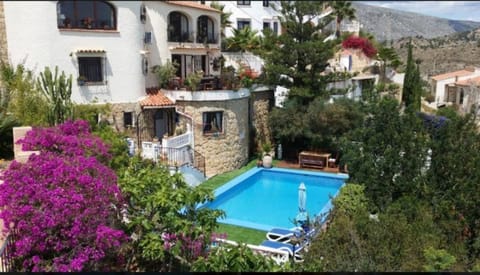 Property building, Pool view