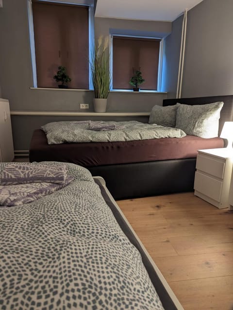 Bed, Photo of the whole room, Bedroom, storage, towels