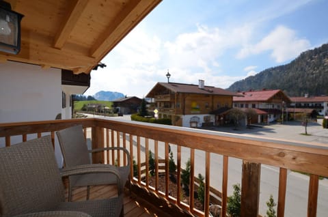 Balcony/Terrace, Mountain view