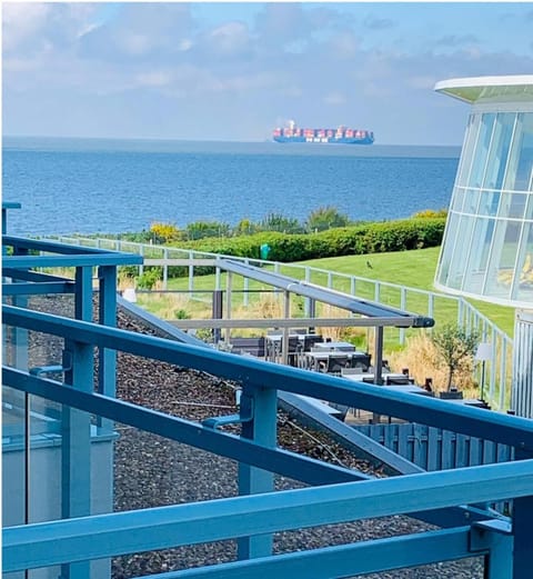View (from property/room), Balcony/Terrace, Lake view, Sea view