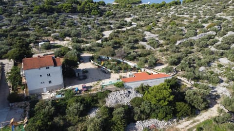 Neighbourhood, Bird's eye view, Location