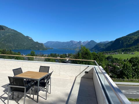 Balcony/Terrace, Lake view, Mountain view