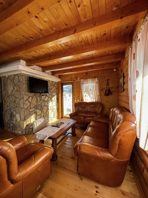 Communal lounge/ TV room, TV and multimedia, Living room, Seating area