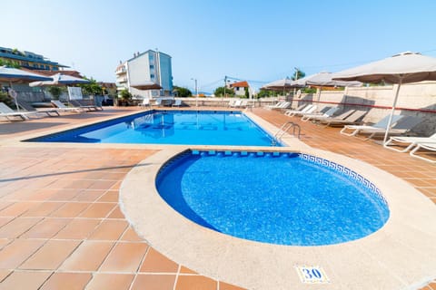 Day, Pool view, Swimming pool, sunbed
