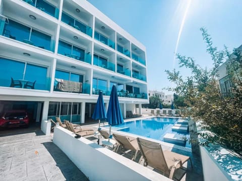 Day, View (from property/room), Swimming pool