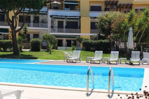 Property building, Garden, Balcony/Terrace, Pool view, Swimming pool