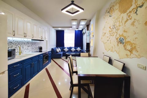 Kitchen or kitchenette, Living room, Seating area, Dining area