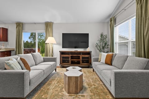 Communal lounge/ TV room, TV and multimedia, Living room, Seating area