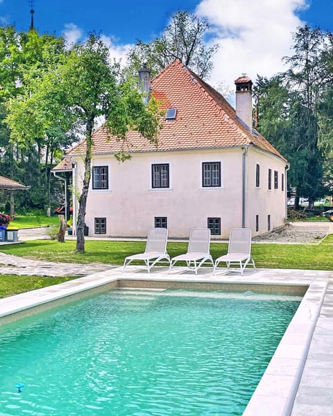 Property building, Day, Garden view, Pool view, sunbed