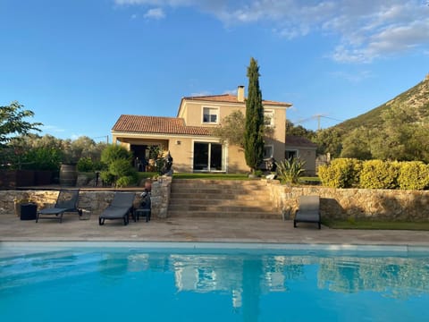 Très belle villa piscine jacuzzi grande propriété 10 pers Villa in Belgodère