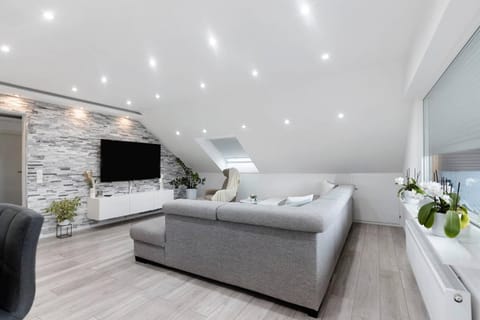 Communal lounge/ TV room, TV and multimedia, Living room, Seating area