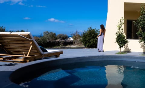 Patio, Day, Natural landscape, Hot Spring Bath, sunbed