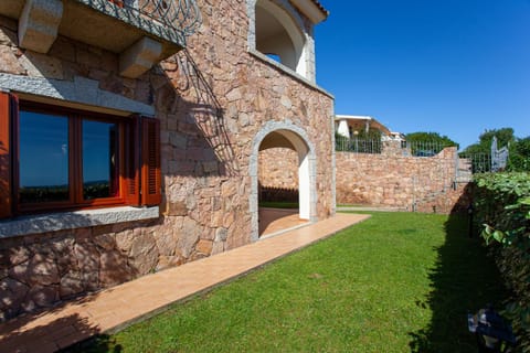 Property building, Facade/entrance, Garden