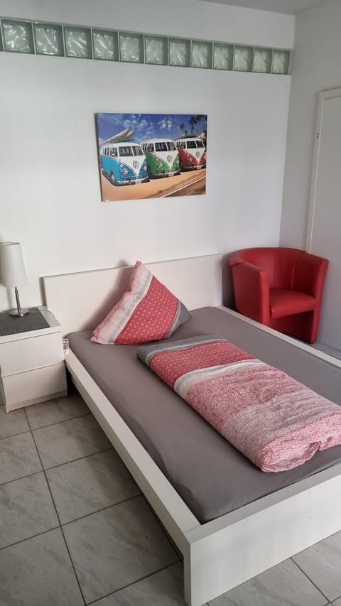 Bed, Photo of the whole room, Seating area, Bedroom