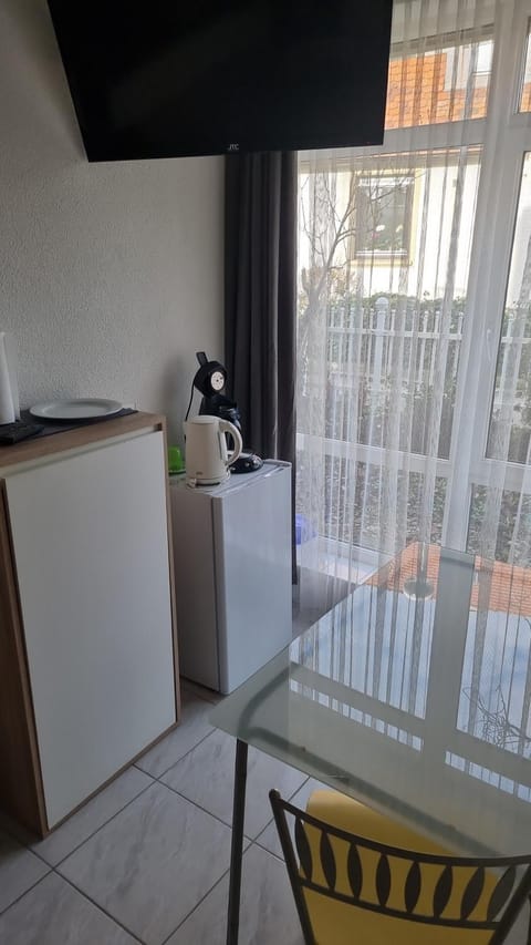 TV and multimedia, Coffee/tea facilities, Dining area